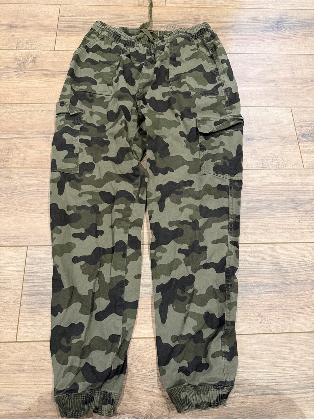 Women’s Camouflage Cargo Joggers - Olive Green